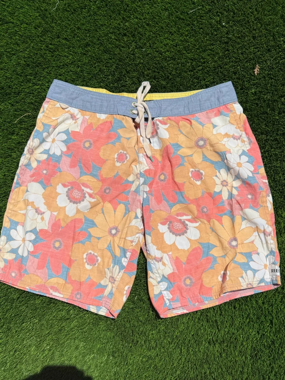 Reef  Floral Boardshorts men’s tropical swim trunks